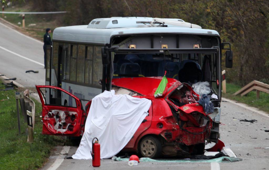 Galerija Slika Sudarili Se Autobus I Automobil U Istri Poginuo Je