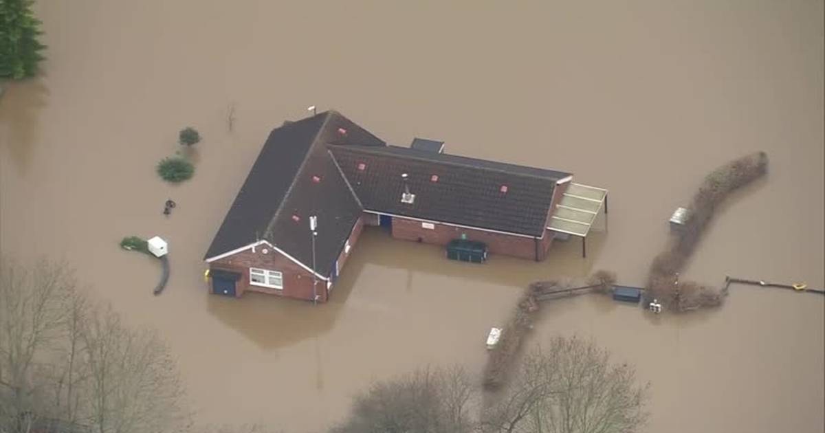 Video Velike Poplave U Sredi Tu Engleske Dio Cesta Nestao Pod Vodom