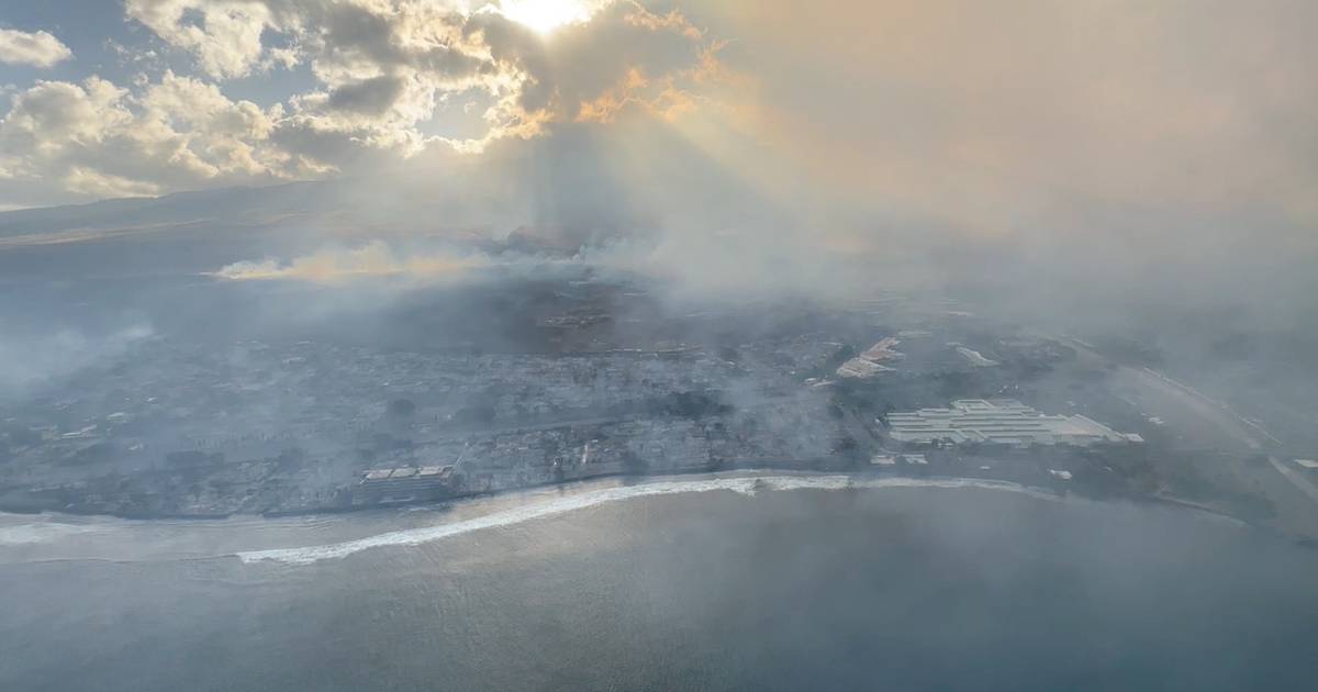 Dramatične scene iz zraka Na Havajima požar guta otok ljudi su