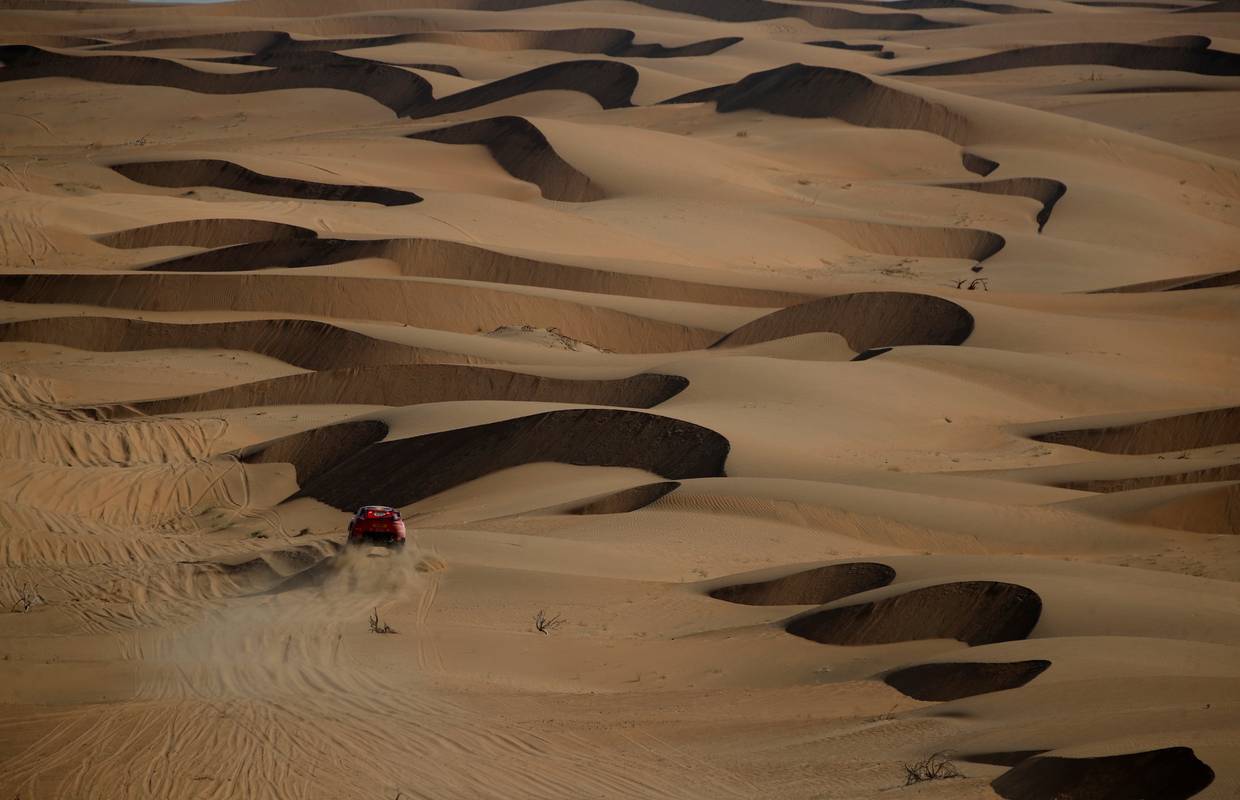 Komplikacije Na Reliju Dakar Sainz Se Izgubio Usred Pustinje 24sata