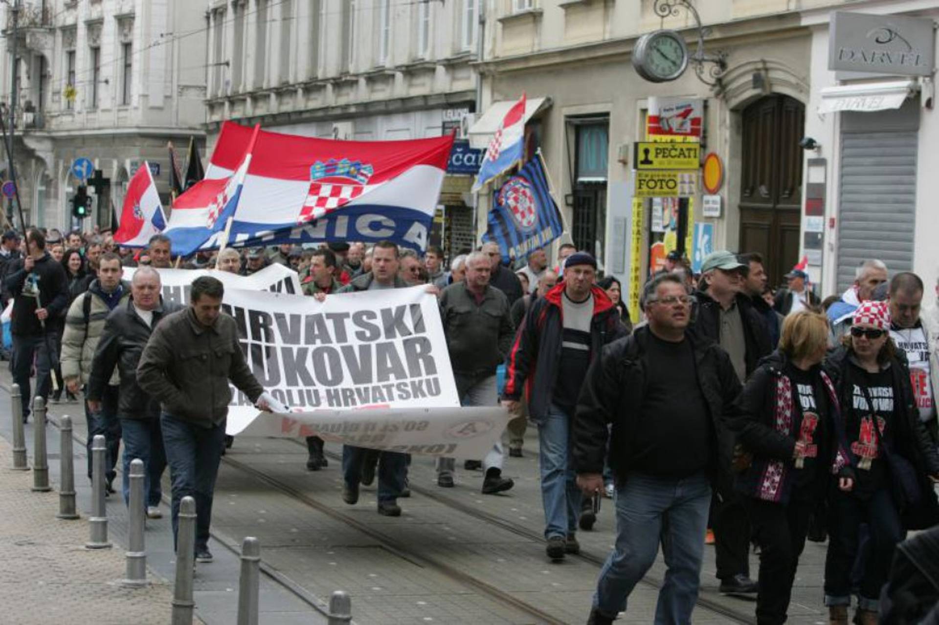 Galerija Slika Vukovar Oblijepljen Plakatima Otkrivaju Tko Je Iza