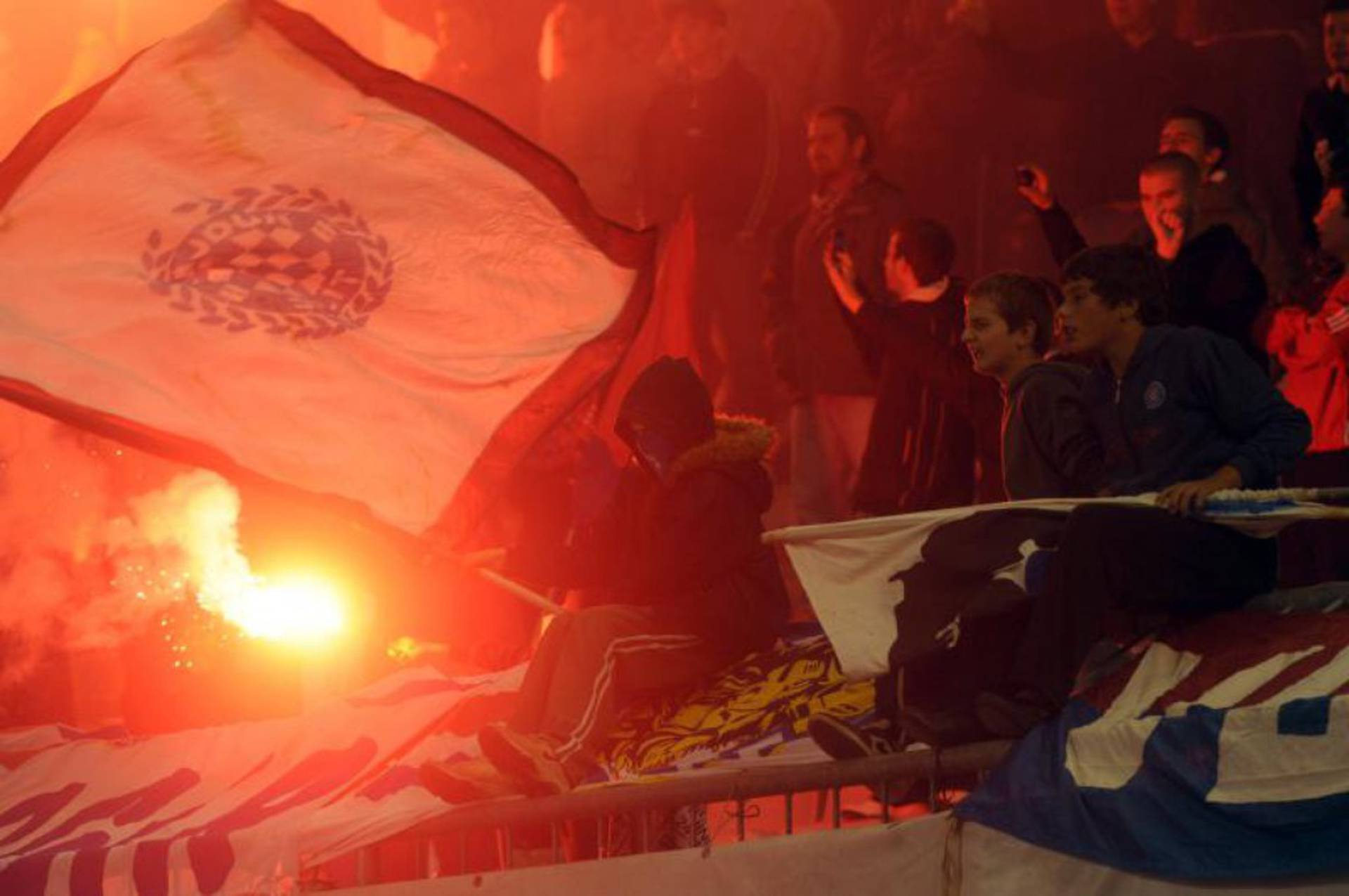 Galerija Slika Torcida Palicama U Zagrebu Napala Zenitove Navija E