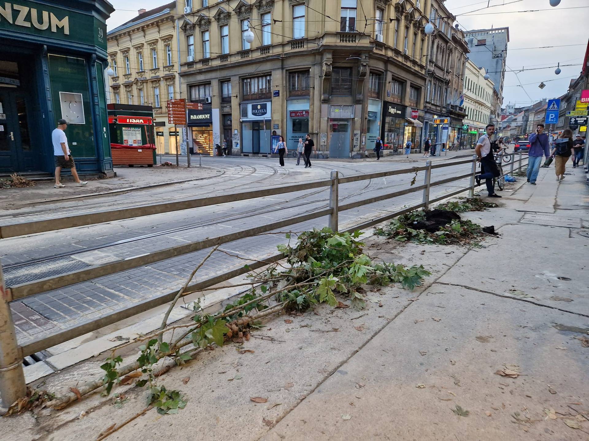 Galerija Slika Obi Li Smo Centar Zagreba Nakon Armagedona Ulicom Je