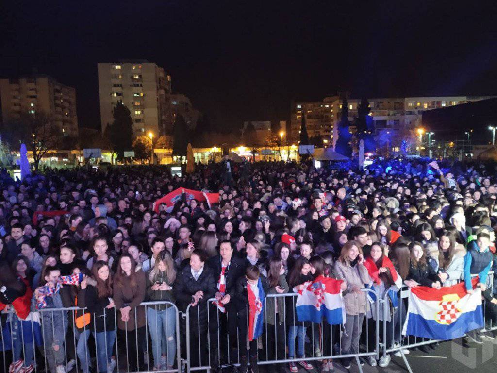 Doček za pamćenje u Mostaru: 'A tu smo kao klinci trčkarali'