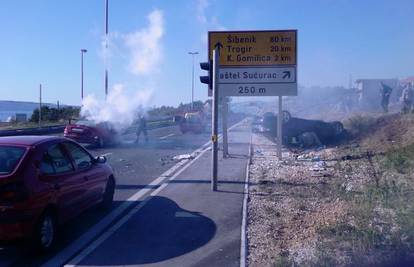 Split: Troje ljudi ozlijeđeno u sudaru dvaju automobila