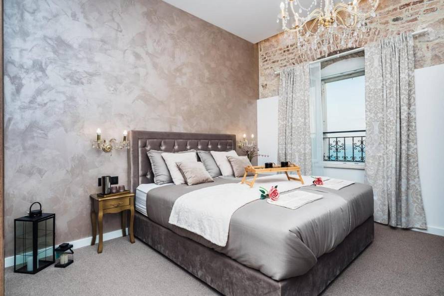 Novi apsurd u Splitu: Udruga gradske prostore pretvorila u luksuzne apartmane na Rivi?!