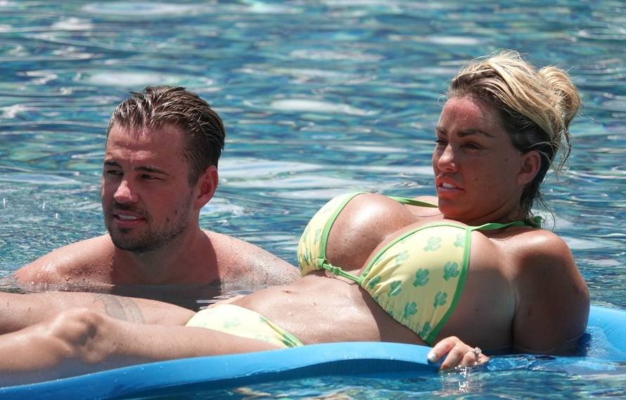 *PREMIUM-EXCLUSIVE* *MUST CALL FOR PRICING* Katie Price AKA Jordan pictured showcasing her bikini body while relaxing by the pool with boyfriend Carl Woods during their holiday in Thailand.