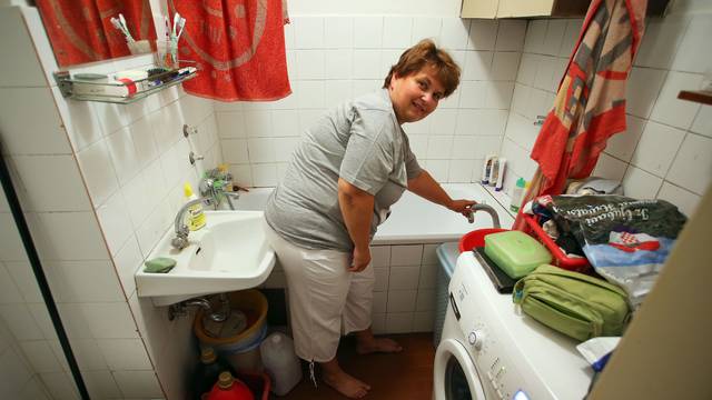 'Supruga mi je invalid, u loncu grijem vodu da se mogu oprati'