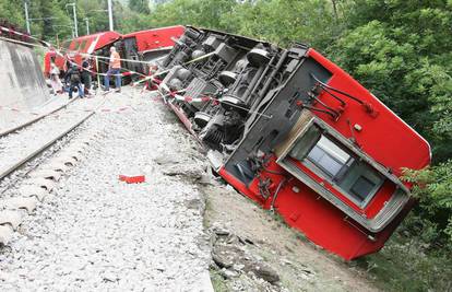 Vlak iskliznuo iz tračnica: Poginuo 1, a 40 ozlijeđenih