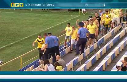Kaos u drugoj ukrajinskoj ligi: Huligani tukli sve pred sobom