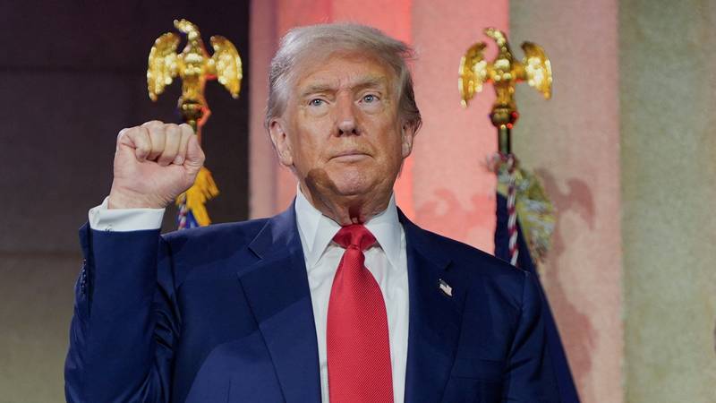 Trump je bil že maja obveščen o omembi svojega imena v Epsteinovih spisih