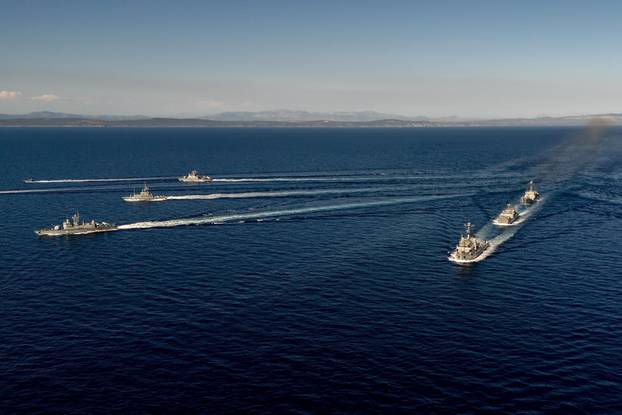 Split: Pogled iz zraka na Hrvatsku ratnu mornaricu koja izvodi vježbu za vojni Mimohod 2025. 