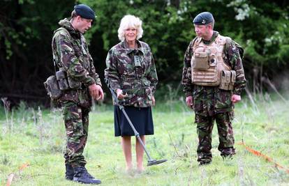 Vojvotkinja Camilla tražila nagazne mine s vojnicima