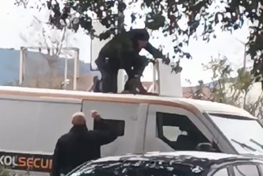 Za&scaron;titari provaljuju u svoje vozilo