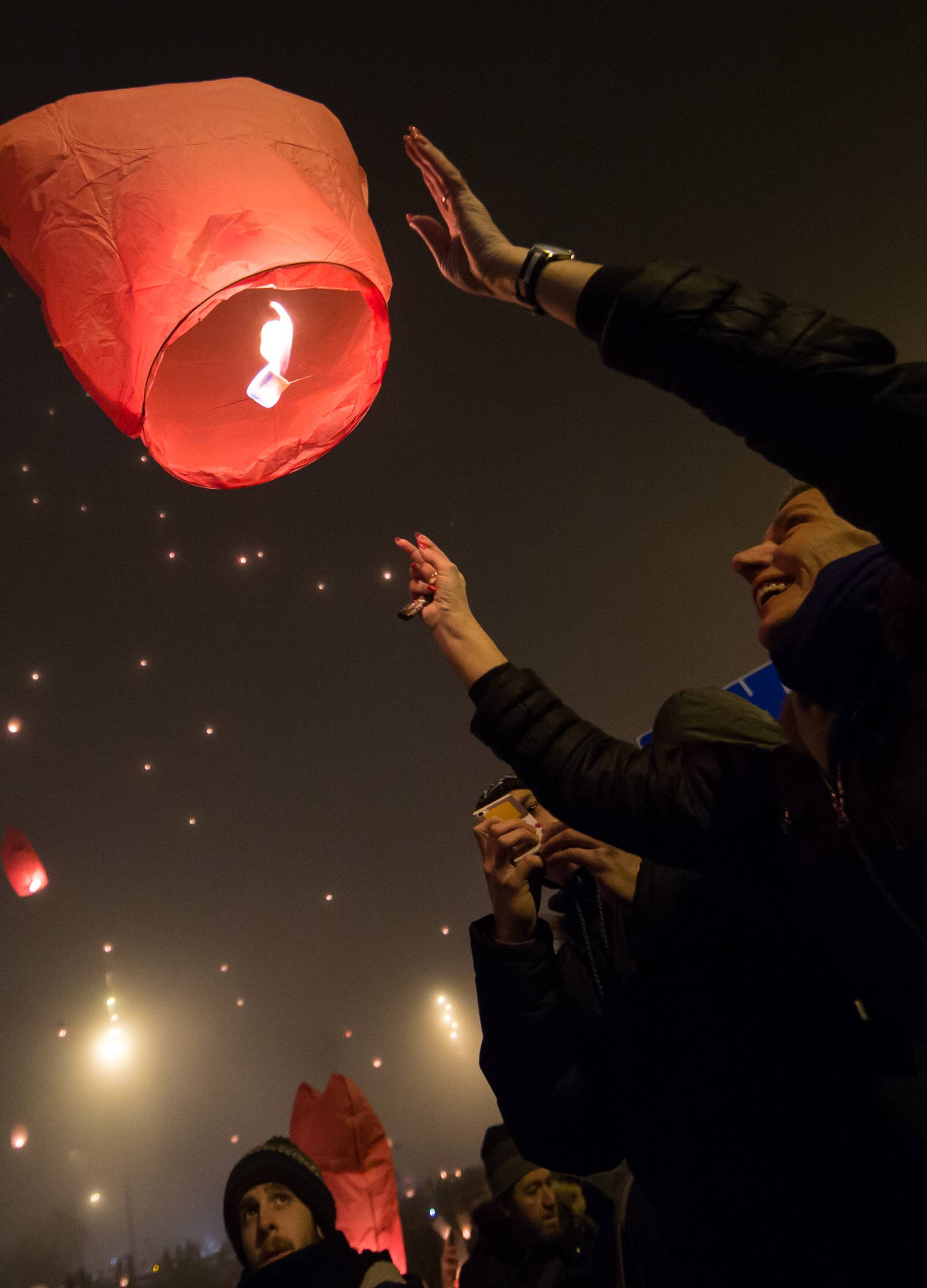 Pustili u zrak tisuće lampiona sa željama: Spektakl na nebu