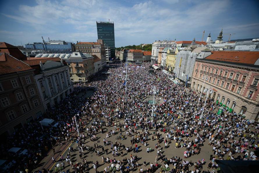 Tisuće prosvjednika preplavile središte Zagreba zbog otpada u Lici