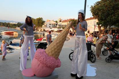 FOTO/VIDEO Festival sladoleda u Njivicama oduševio turiste