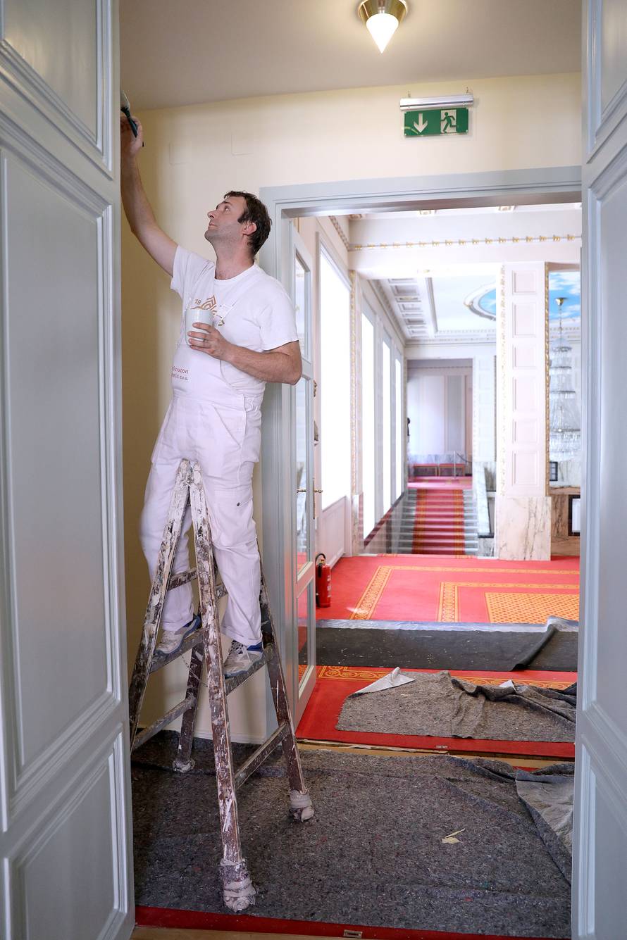 Nema novaca za nove prozore u Saboru, ali ima za portrete...