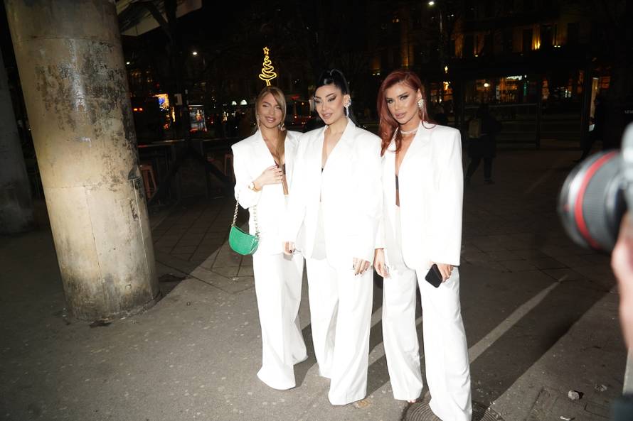 Beograd: Grupa Hurricane predstavila spotove za pjesme "Ajde bre" i "Set the world on fire", te ekskluzivnu liniju ženskih parfema i ručnih satova koji nose potpis i duh grupe