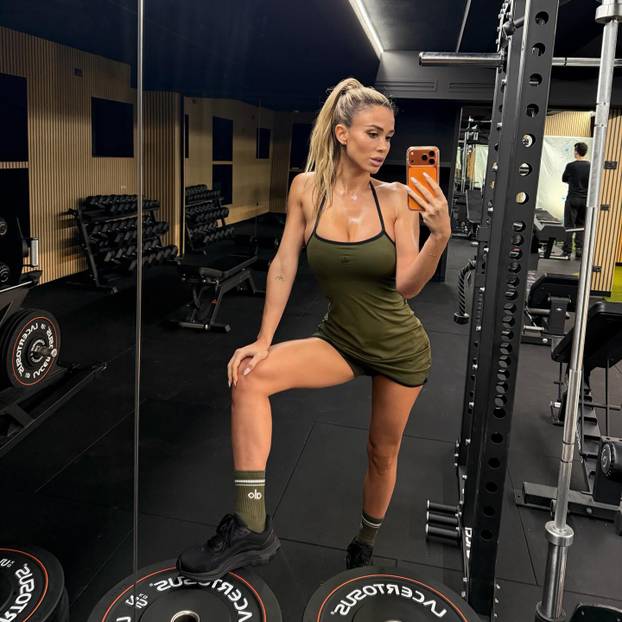 FOTO Trudna je, ali i dalje radi! Diletta objavila fotke s posla, a fanovi 'poludjeli': 'Ti si čarobna'