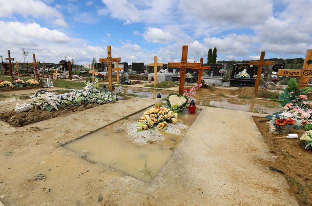Zagreb: Poplavljeno groblje Markovo polje 