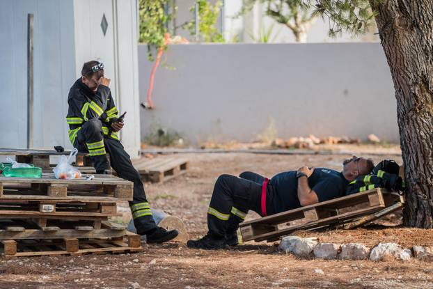 24sata Milna: Reportaža s opožarenog područja otoka Brača