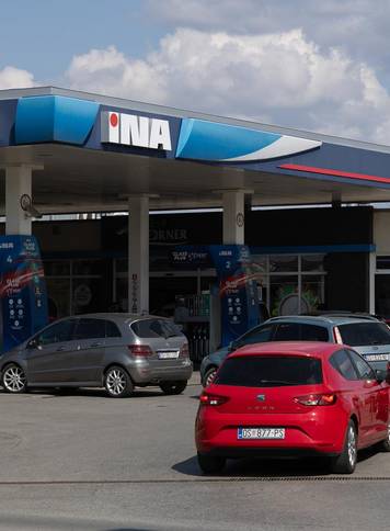 Osijek: Gu&zcaron;ve na benzinskim postajama uo&ccaron;i najavljenog poskupljenja goriva