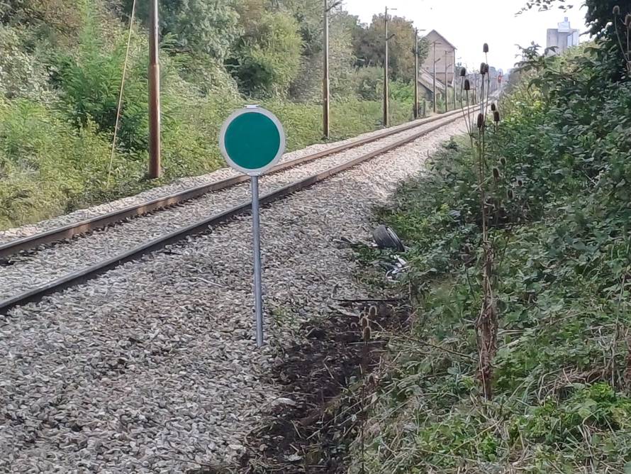 Oglasio se HŽ o incidentu u Demerju: 'Vozač BMW-a vozio je slalom kako bi zaobišao branik'