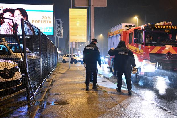 Zagreb: Auto se zaletio u izlog u Maksimirskoj ulici