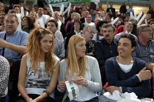 Rijeka: Janica Kosteli? s de?kom Danielom pratila vaterpolsku utakmicu