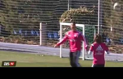 Modrić i Ronaldo 'ukrali show' dodavanjem na treningu Reala