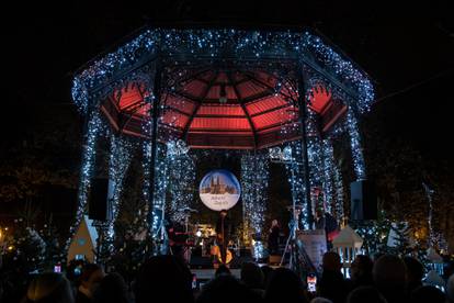 Paljenjem lampica na Zrinjevcu započeo Advent u Zagrebu