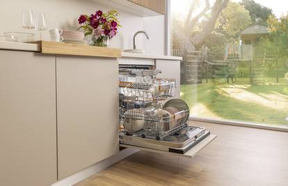 Tišina koja mijenja svakodnevicu: perilica posuđa koja radi dok vi odmarate