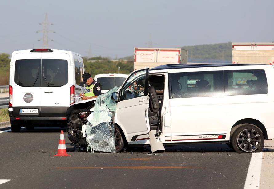 U sudaru kombija i kamiona kod Šibenika ozlijeđeno sedam osoba