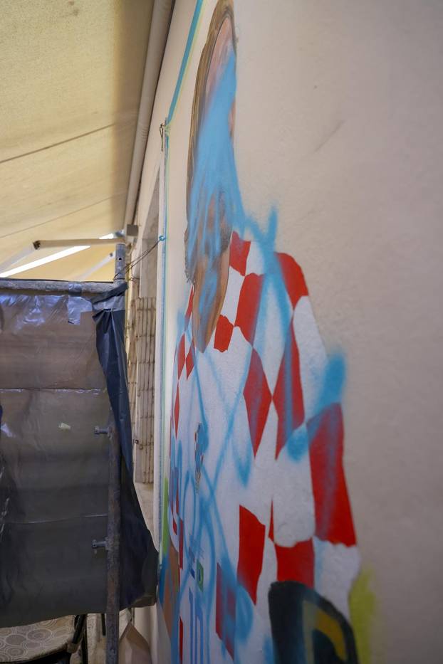 Zadar: Pošaran novi mural posvećen Luki Modriću