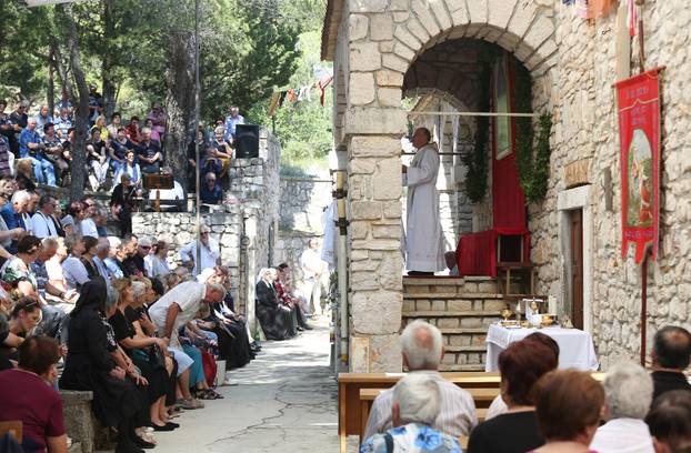 Tisno: Mnoštvo vjernika proslavilo svetkovinu Gospe od Karavaja
