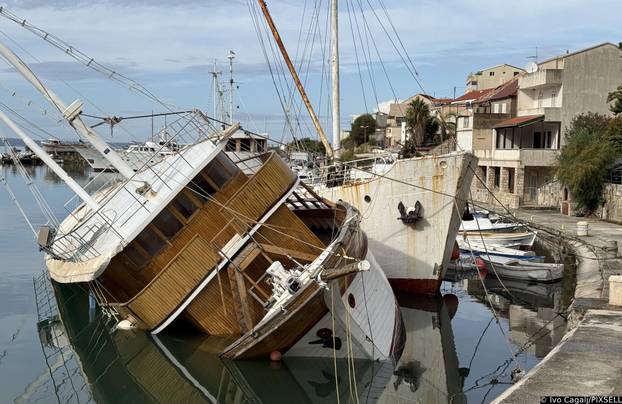 Potonuo brod Nerezine u Omišu