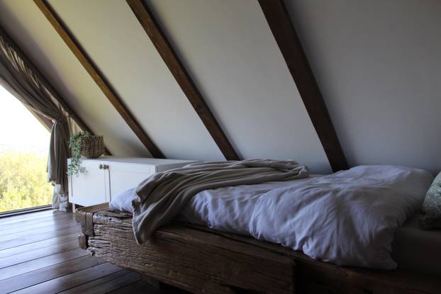 FOTO Ova kuća blizu Zagreba pravi je raj - filmove možete gledati iz bačve za kupanje!