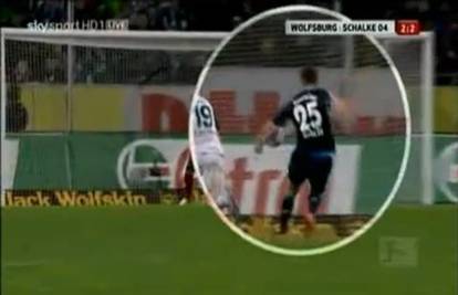 Huntelaar si asistirao rukom i zabio gol za remi Schalkea