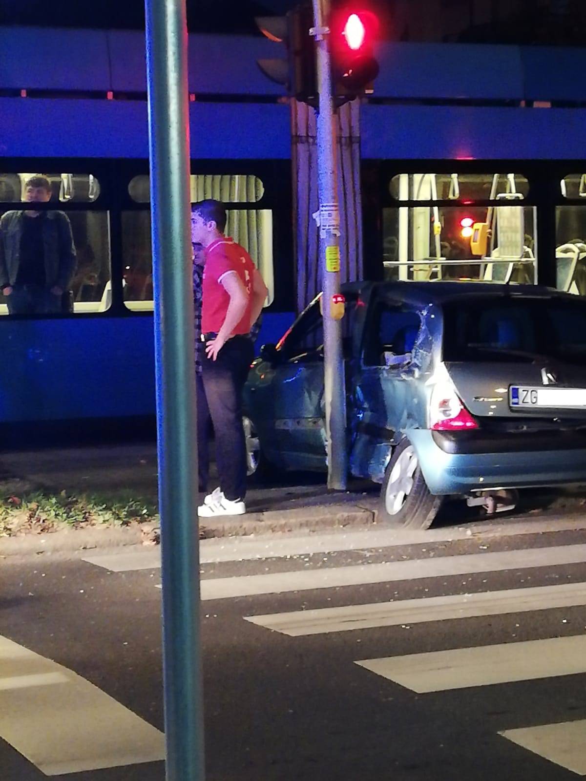 Nesreća na Zvonimirovoj: Troje je ozlijeđeno, tramvaji krenuli