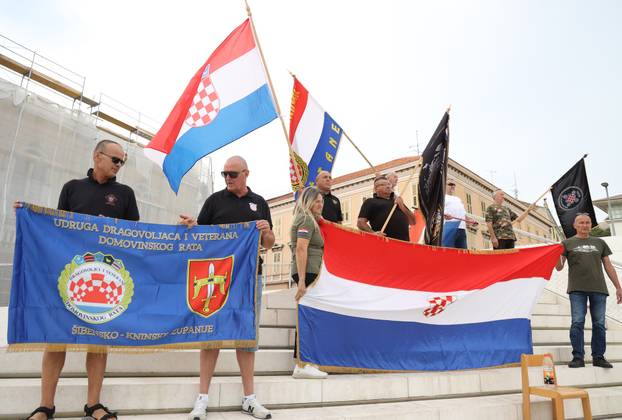 Šibenik:Odrzan je 'Prosvjedni skup protiv financiranja FALIŠ-a i svih ostalih protuhrvatskih dogaðanja'