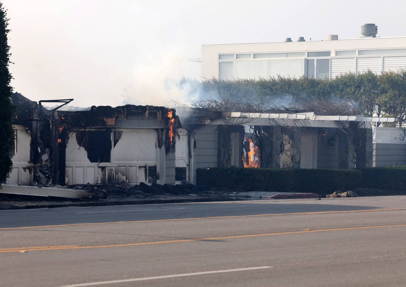 *PREMIUM-EXCLUSIVE* David Geffen’s former $87M Malibu mansion destroyed in Palisades Fire