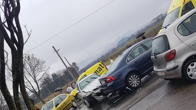 Na Ravnicama se sudarila  tri automobila, šestero ozlijeđenih