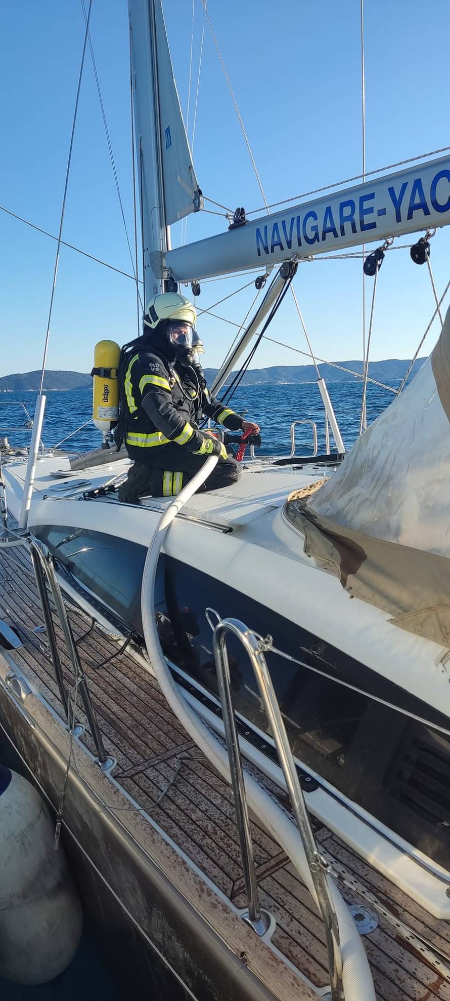 FOTO Ovako izgleda jedrilica na kojoj je kod Visa izbio požar