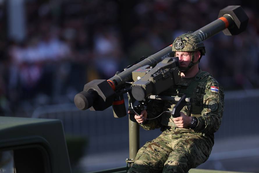 Zagreb: Prolazak motoriziranog i mehaniziranog postroja u povodu 30. obljetnice VRO Oluja