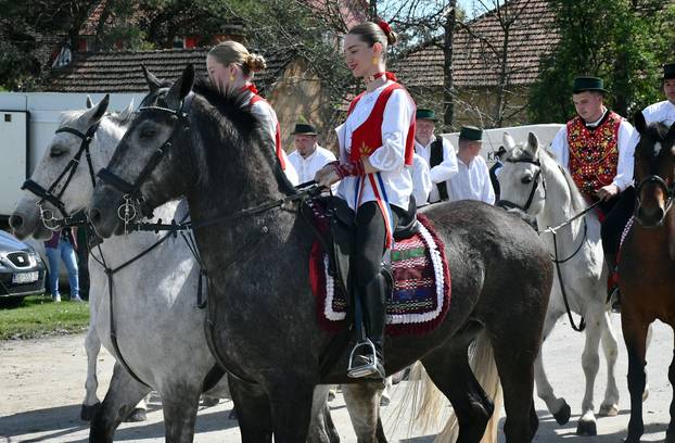 U Velikoj Kopanici održana manifestacija Uskrsno jahanje 