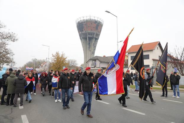 Vukovar: Kolona sjećanja prolazi pored Vodotornja