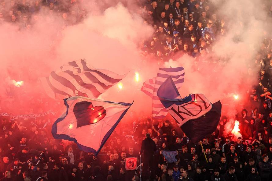 Zagreb: Navijači na tribinama uoči utakmice Dinamo - Hajduk