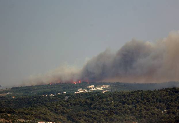 Udar groma izazvao požar na vrhu Čiova