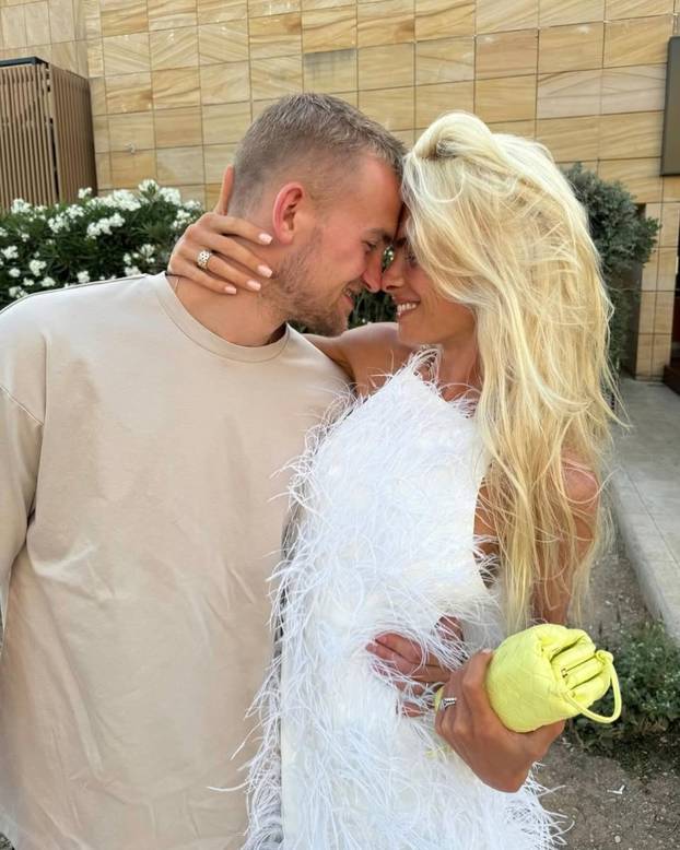 FOTO Slavni nogometaš ostavio suprugu zbog čudnih sklonosti